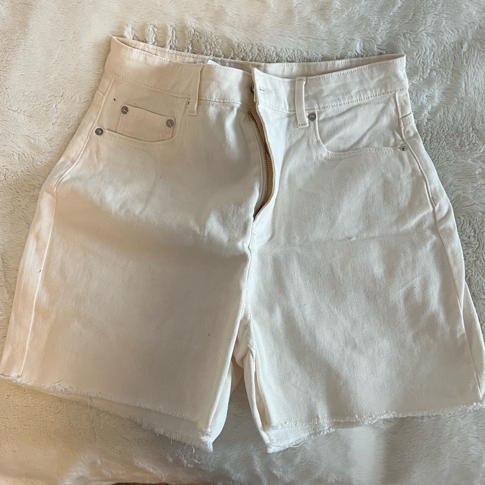 Divided H&M off white cut off Jean shorts. NWT.